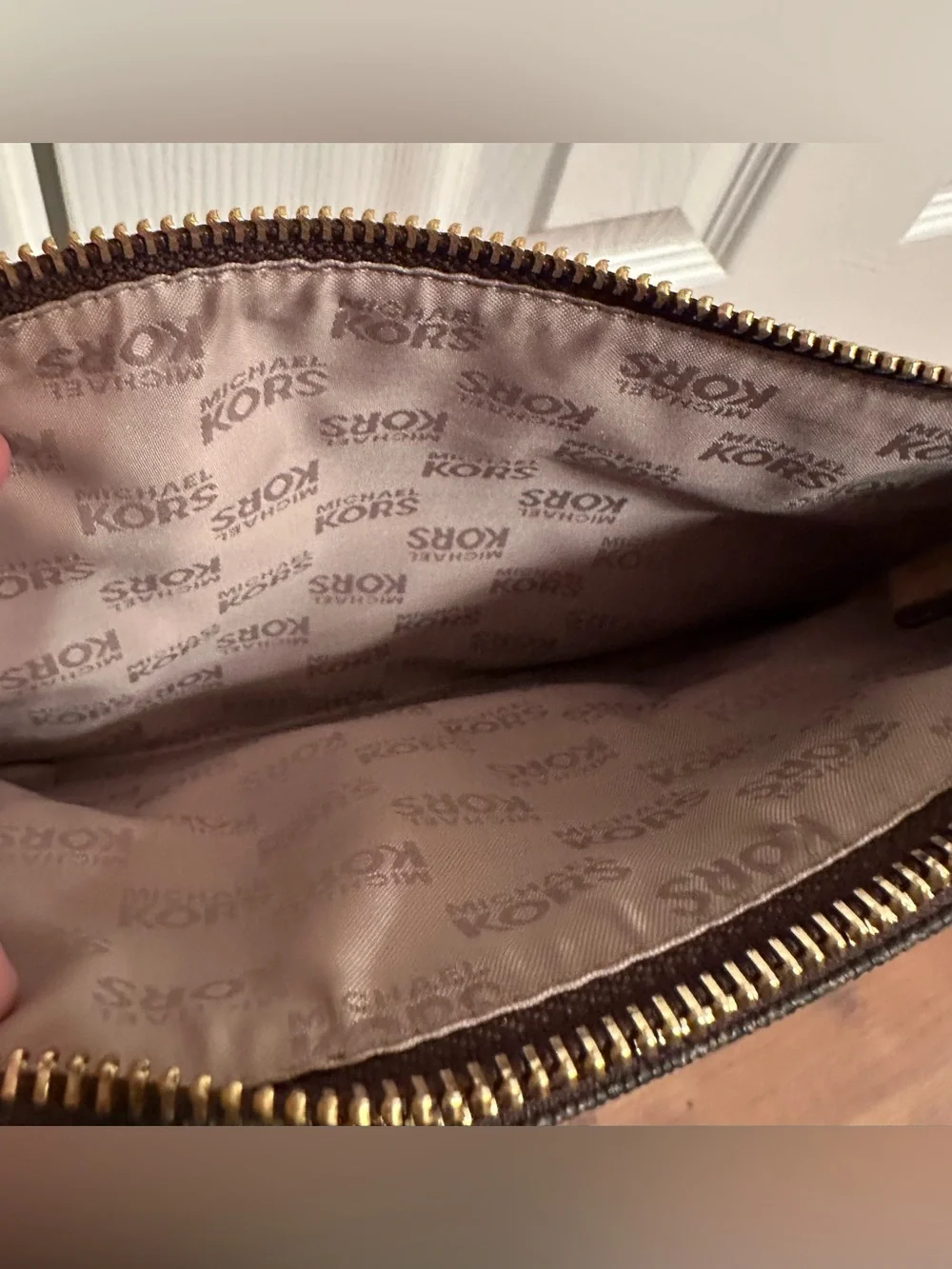 Michael Kors Crossbody Bag-Like New - Picture 9 of 12